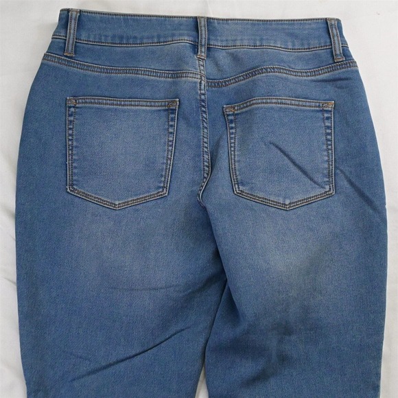 Maurices Medium High Rise Button Fly Light Wash Stretch‎ Denim Jeans - Picture 6 of 7